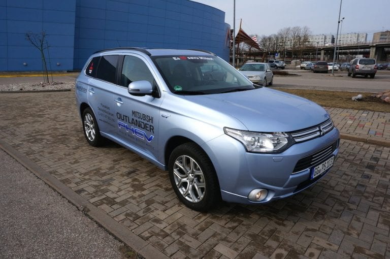 Pirmie iespaidi par Mitsubishi Outlander PHEV
