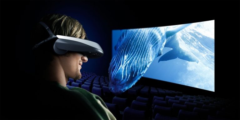 Microsoft gatavo 3D brilles ar virtuālās realitātes papildinājumiem
