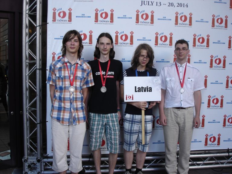 Latvijas izlasei trīs sudraba medaļas Vispasaules skolēnu informātikas olimpiādē