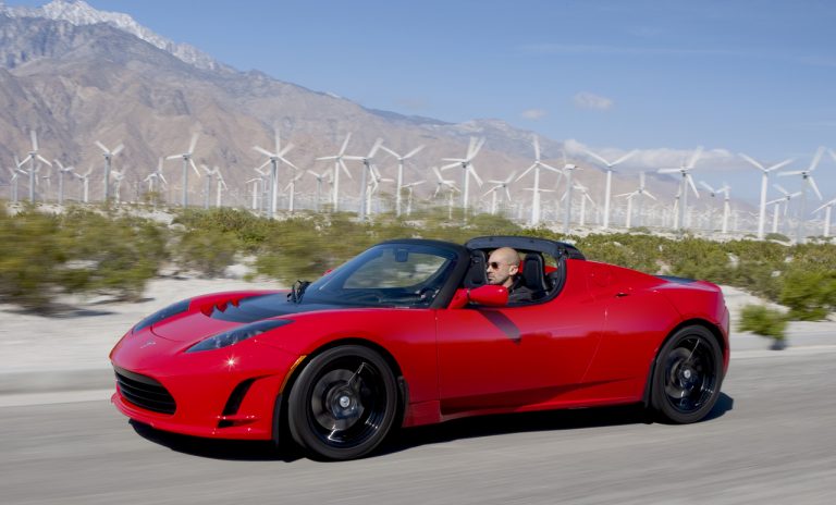 Tesla izziņo Roadster 3.0 atjauninājumu, ar vienu uzlādi auto spēs nobraukt uz pusi vairāk