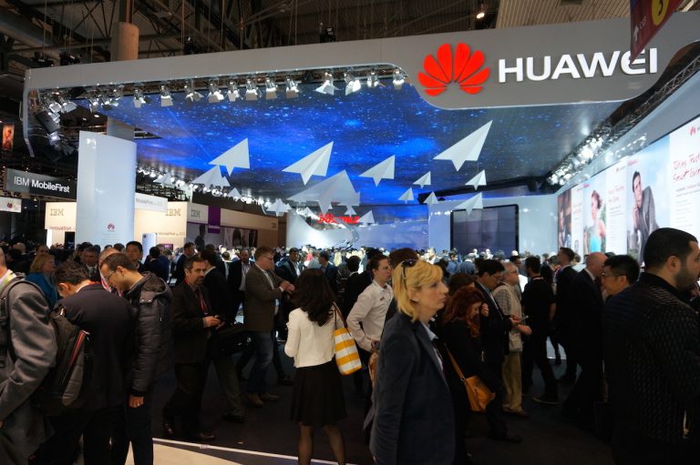 Huawei mobilo tehnoloģiju izstādē Barselonā prezentē jaunas iekārtas un valkājamās ierīces