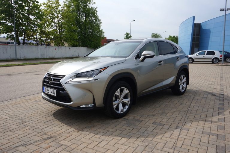 Lexus NX 200t (galerija)