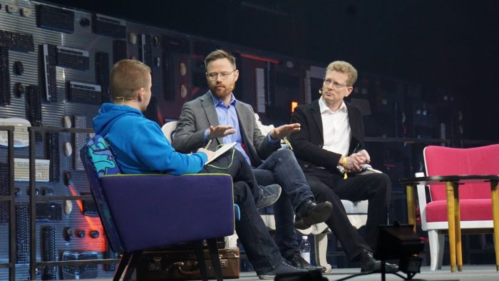 Passi Pennanen (no kreisās) kopā ar Gustavu Hasselkogu SLUSH