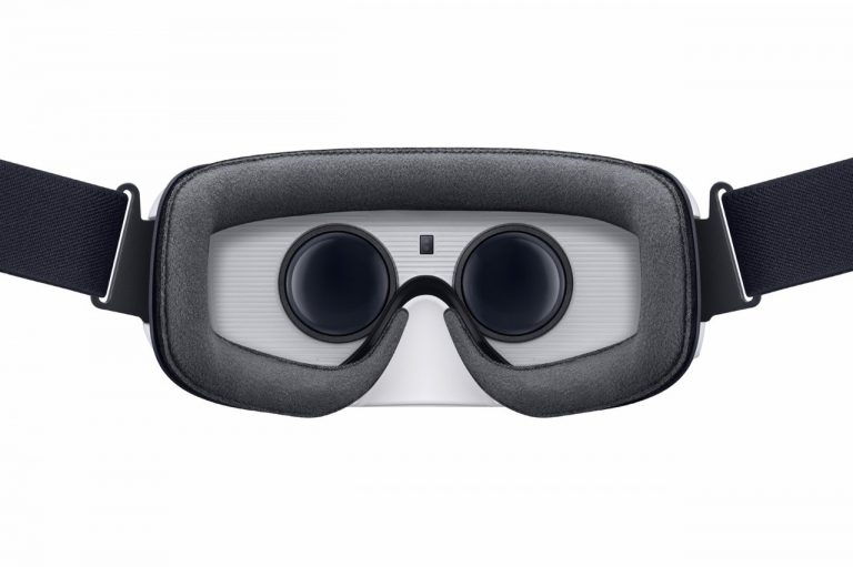 Virtuālās realitātes brilles Samsung Gear VR pieejamas arī Latvijā