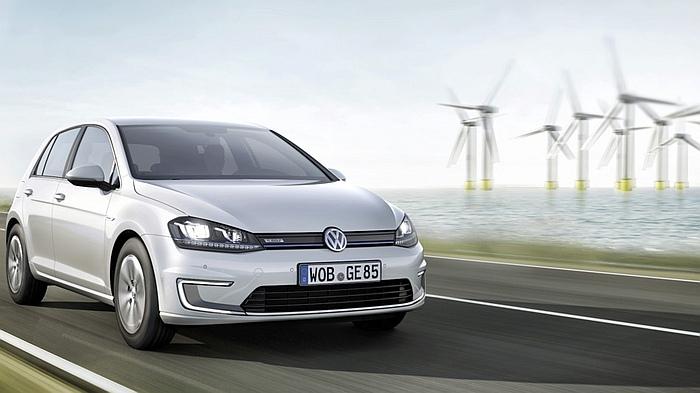 Tesla īpašnieks Masks vēlas, lai Volkswagen turpmāk ražotu tikai elektro automašīnas