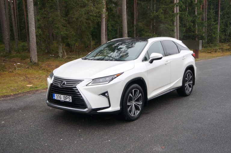 Pirmie iespaidi par Lexus RX 200t
