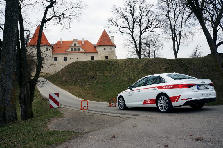Kursors.lv izmēģina jauno Audi A4