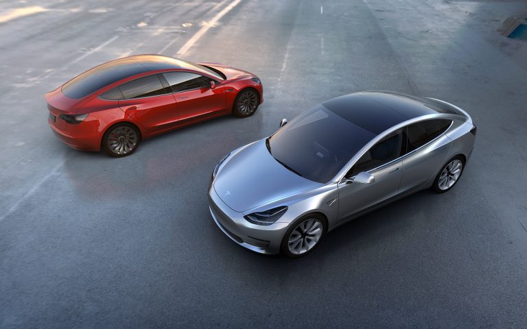 Tesla izziņo Model 3: tirgū 2017. gadā, cenas no 35 000 dolāru