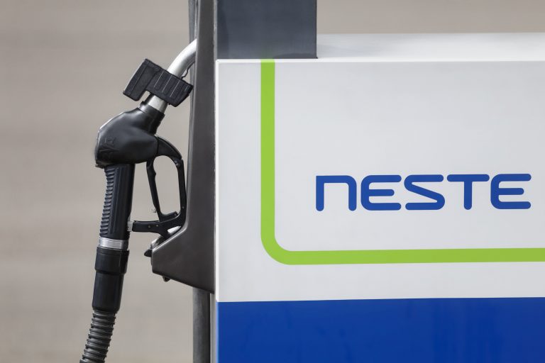 Neste sāk Latvijā piedāvāt unikālu bezkaršu degvielas uzpildes sistēmu Truck+