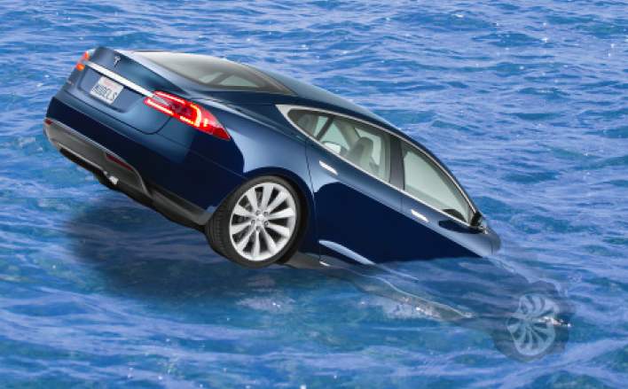 Tesla Model S (uz īsu brīdi) var izmantot kā laivu
