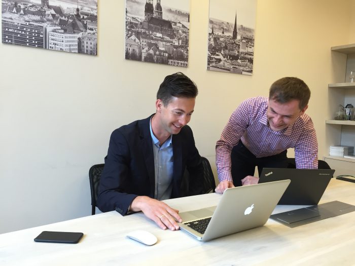BPO Services kopā ar SQUALIO konsultantu izzina klientu attiecību pārvaldības sistēmas Microsoft Dynamics CRM Online iespējas ērtākai un efektīvākai ienākošo klientu un kontaktpersonu datu pārvaldībai.  Turpmāk BPO Services spēs nodrošināt augstāku precizitāti zvanu centra darbībā, kā arī vēl kvalitatīvākas klientu un kontaktu datu bāzes saviem klientiem, tā rezultātā paaugstinot sniegto pakalpojumu kvalitāti.
