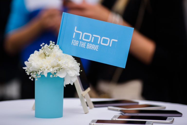 Honor 50 metrus virs zemes iepazīstina ar Honor 7 Lite un Honor 8