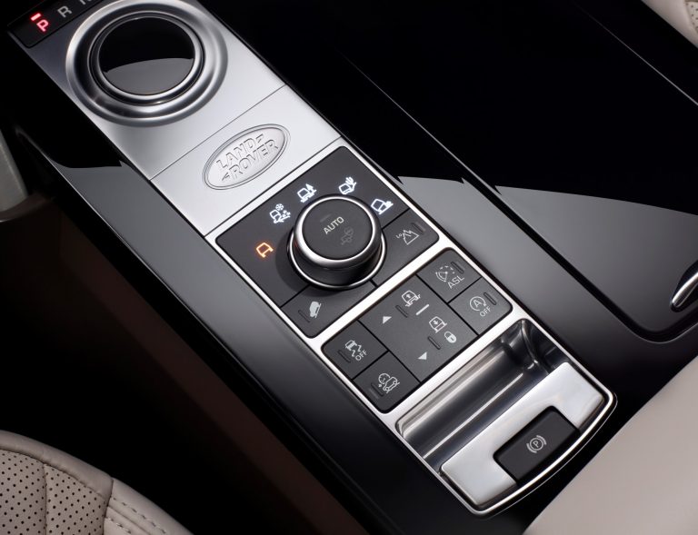 “Jaguar Land Rover” pieprasa aizliegt “Volkswagen” auto importu ASV