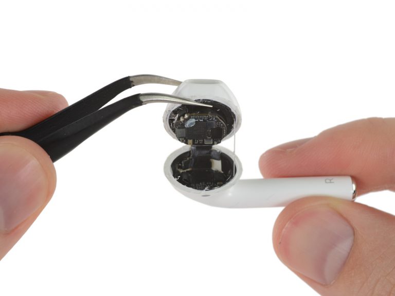 Apple AirPods austiņas ir nekvalitatīvas un praktiski nelabojamas