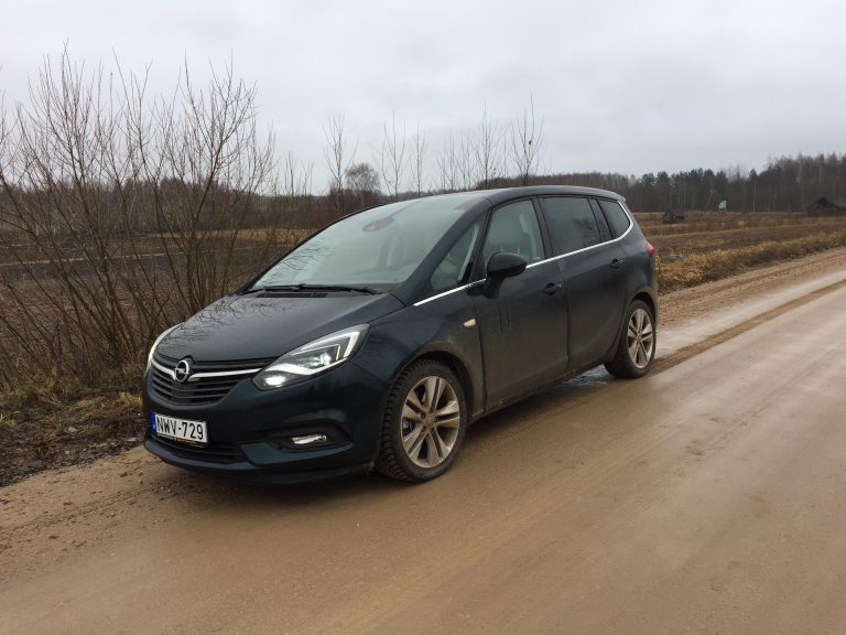 Kursors izmēģina Opel OnStar palīdzības asistentu