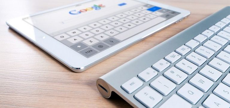 Google šorīt pieprasa atkārtoti pieteikties kontā, bet tas nav uzlauzts