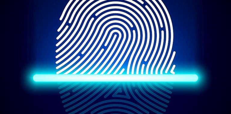 Qualcomm sola pirkstu nospiedumu nolasītāju zem ekrāna stikla 2018. gadā