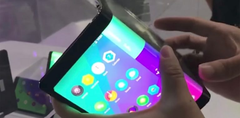 Lenovo parāda pirmo salokāmo planšetdatoru Folio