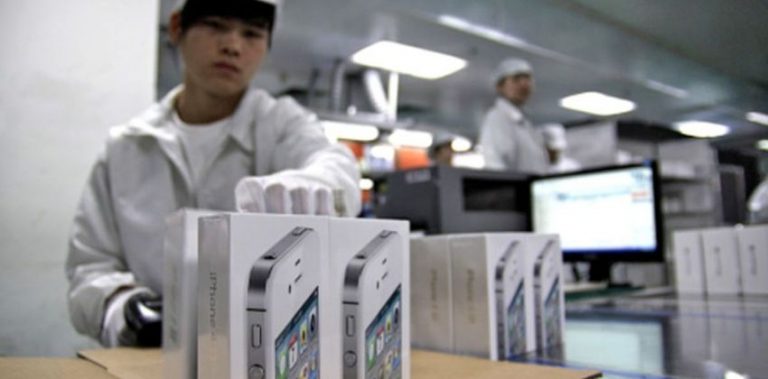 Apple piegādātājs Foxconn atvērs rūpnīcu ASV