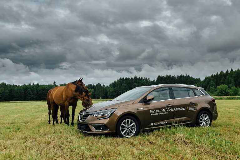 Kursors izmēģina Renault Megane Grandtour