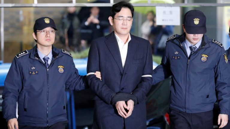 Samsung mantinieks saņem piecu gadu cietumsodu par kukuļošanu
