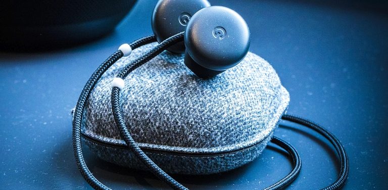 Google Pixel Buds austiņās iebūvēta tulkošanas iespēja