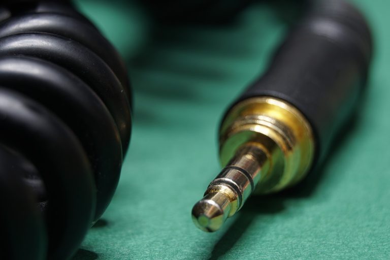Microsoft patentē oriģinālu veidu, kā saglābt 3.5mm audio pieslēgvietu