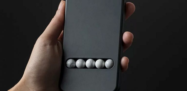 Telefonatkarība? Nomierini sevi ar Substitute Phone