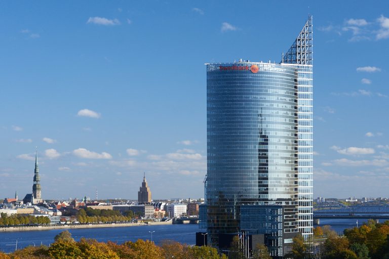 Jaunuzņēmumi aicināti pieteikties Wise Guys Fintech programmai Rīgā