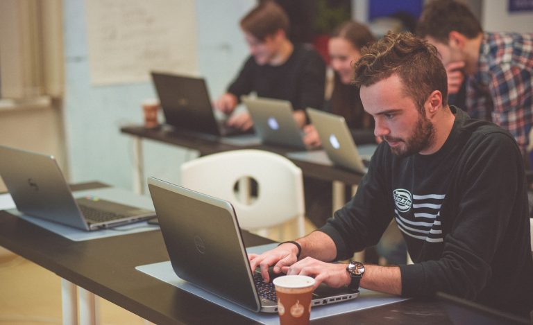 Rīgā atvēries jauns intensīvu programmēšanas apmācību centrs – Riga Coding School