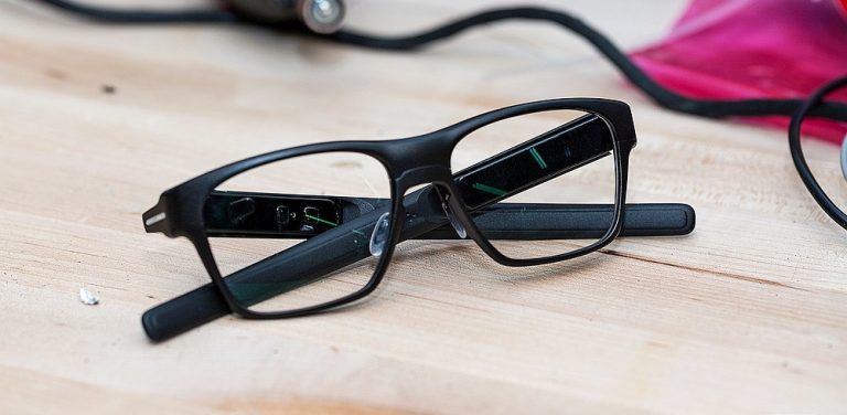Intel varētu atteikties no viedo briļļu izstrādes turpināšanas