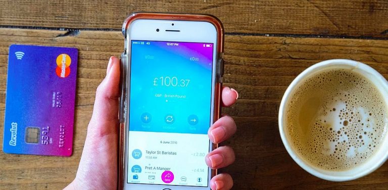 “Revolut” paplašina kriptovalūtu funkciju sīklietotnē: pievienota Ripple un Bitcoin Cash