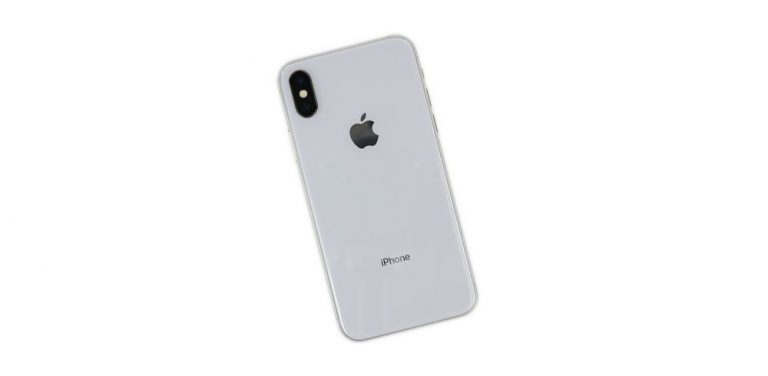 Arvien biežāk izskan sūdzības par trauslu iPhone X kameras aizsargstiklu