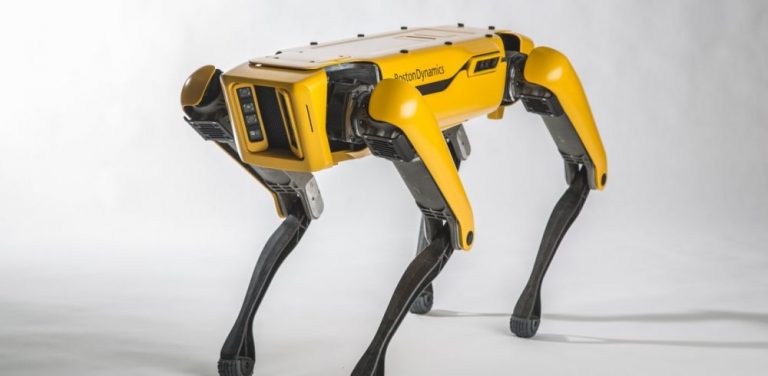 Boston Dynamics nākamgad sāks pārdot suņa formas SpotMini