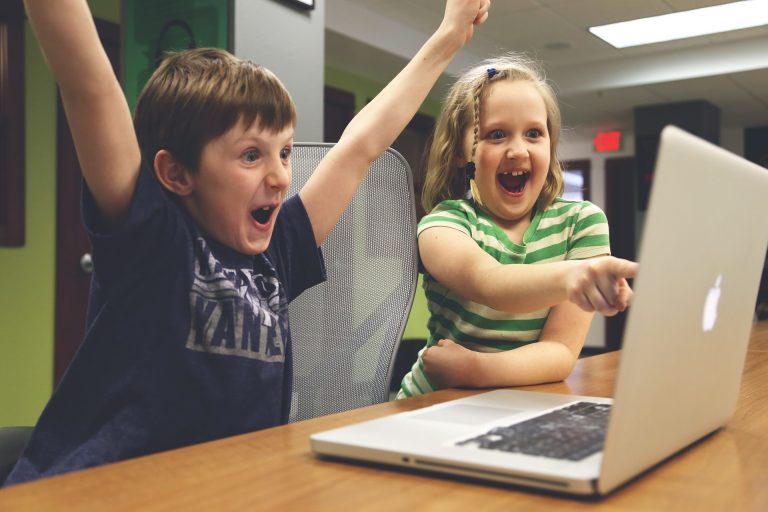 Noslēdzies vērienīgākais diagnostikas darbs skolēnu zināšanu un rīcības pārbaudei par drošību internetā un mediju izmantošanu