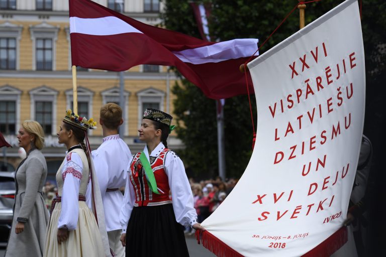 Pieejama lejupielādei Dziesmu un deju svētku mobilā lietotne