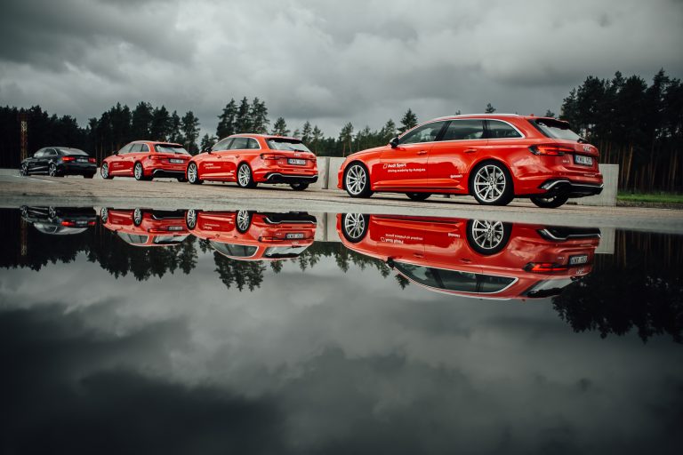 Kursors Biķernieku trasē izmēģina jaunās Audi RS3 un RS4 automašīnas