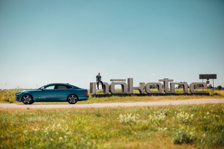 Kursors izmēģina Volvo S90 R-Design