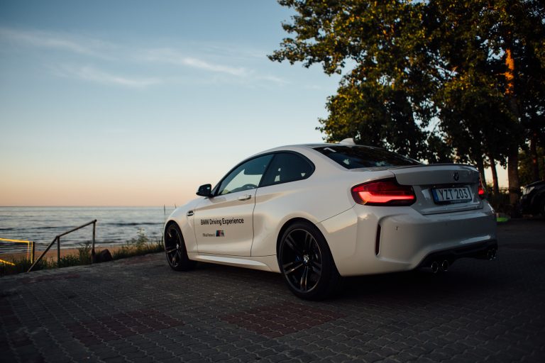 Kursors izmēģina BMW M2