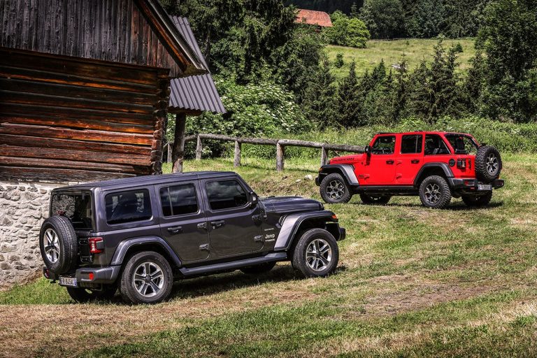 Jeep aptur rūpnīcu Ķīnā, to pamatojot ar valdības centieniem ietekmēt biznesu