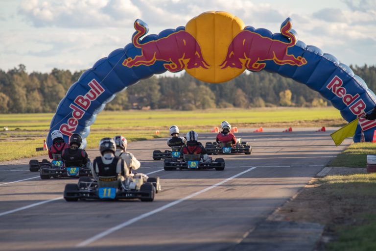 Noskaidroti pasaulē pirmā elektrokartingu čempionāta uzvarētāji