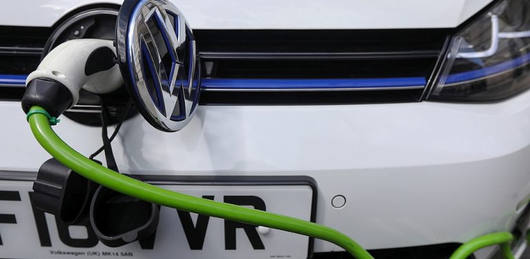 Volkswagen gatavojot būtiski lētāku Tesla konkurentu