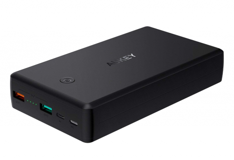 Laimē ietilpīgo AUKEY 30000 mAh akumulatoru (noslēdzies)