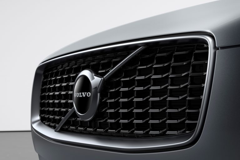 Gatavojoties oficiālajai prezentācijai, Volvo demonstrē elektriskā EX90 salonu