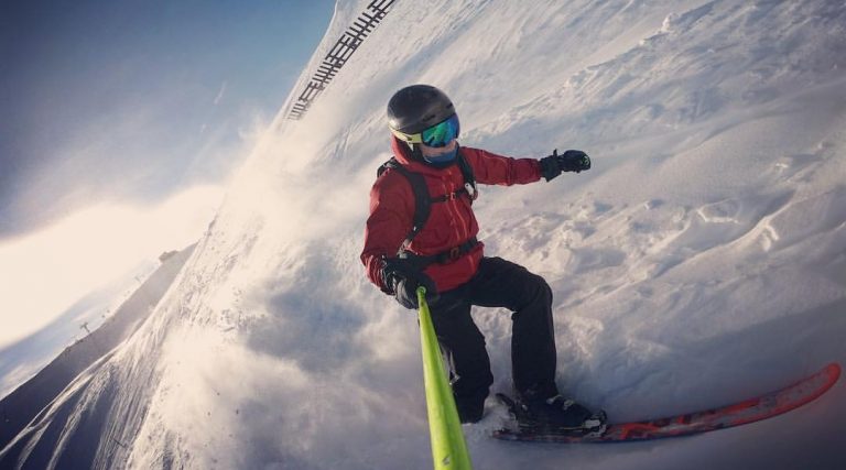 Ar GoPro nofilmēta slēpotāja iekļūšana lavīnā