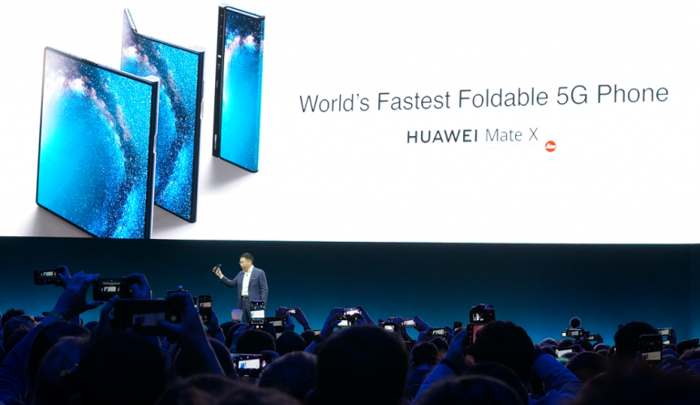 Huawei atrāda Mate X – salokāmo 5G viedtālruni