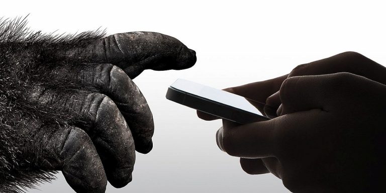 Corning metas lokana Gorilla Glass aizsargstikla izstrādē