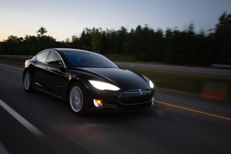 Kāpēc elektromobiļiem nepieciešamas citādākas riepas?