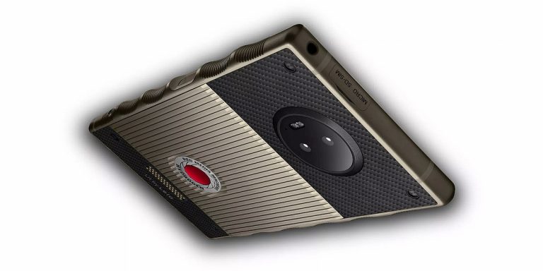 RED beidzot sāk piegādāt 1600 dolāru titāna Hydrogen One viedtālruni