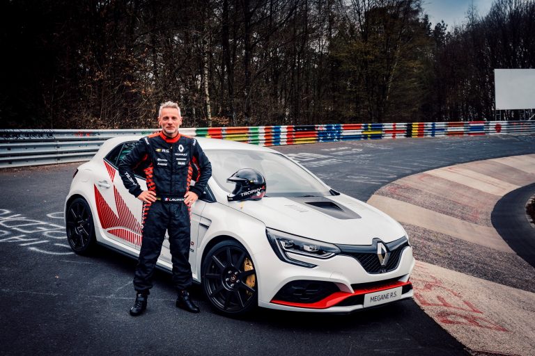 Jaunā Renault Megane R.S. TROPHY-R uzstāda rekordu Nirburgringas trasē